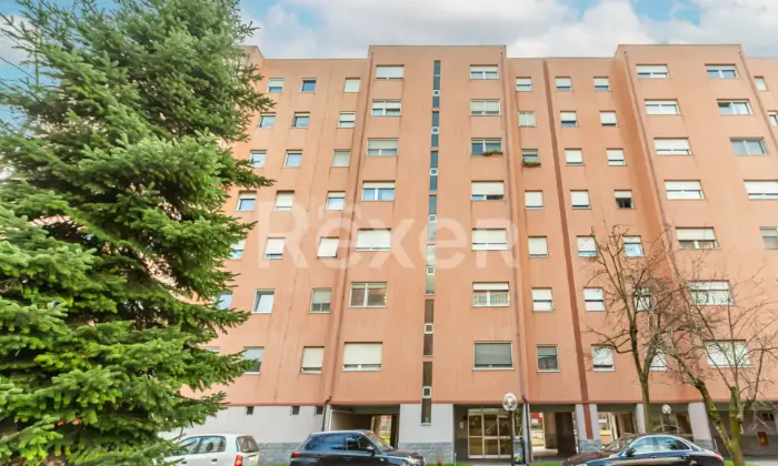 Rexer-Milano-Splendido-locali-con-box-Altro