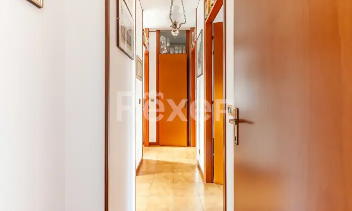 Rexer-Milano-Splendido-locali-con-box-Altro