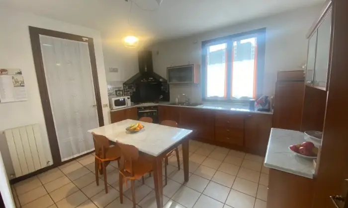 Rexer-Montaione-Luminoso-vanai-a-Montaione-Cucina