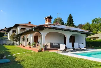 Rexer-Cermenate-Villa-con-piscina-Giardino