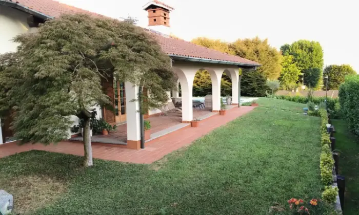 Rexer-Cermenate-Villa-con-piscina-Giardino