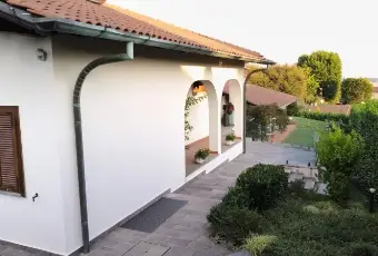 Rexer-Cermenate-Villa-con-piscina-Terrazzo