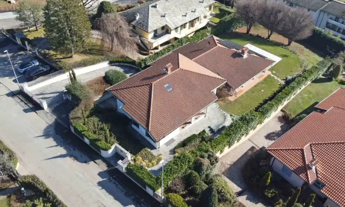Rexer-Cermenate-Villa-con-piscina-Giardino