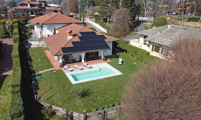 Rexer-Cermenate-Villa-con-piscina-Giardino