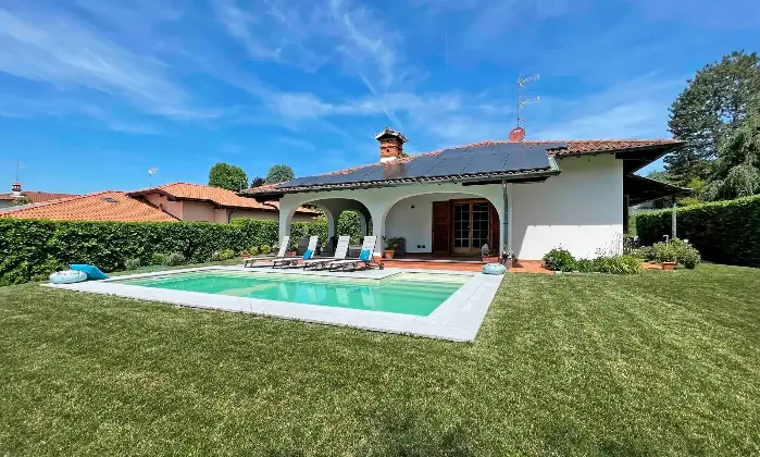 Rexer-Cermenate-Villa-con-piscina-Giardino