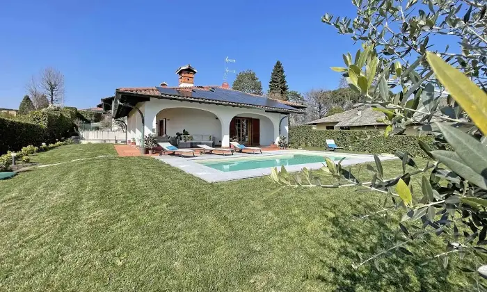 Rexer-Cermenate-Villa-con-piscina-Giardino