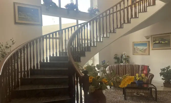 Rexer-Gioia-Tauro-Luminosa-Villa-Altro