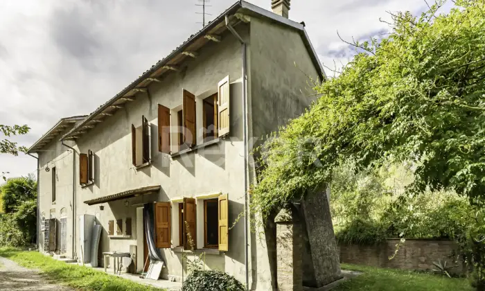 Rexer-Valsamoggia-BO-Abitazione-bilivelli-con-giardino-e-terreno-oltre-autorimessa-e-magazzino-Altro