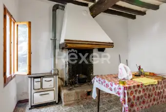 Rexer-Valsamoggia-Villetta-disposta-su-livelli-con-giardino-Altro