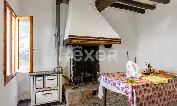 Rexer-Valsamoggia-Villetta-disposta-su-livelli-con-giardino-Altro