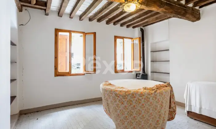 Rexer-Valsamoggia-Villetta-disposta-su-livelli-con-giardino-Altro