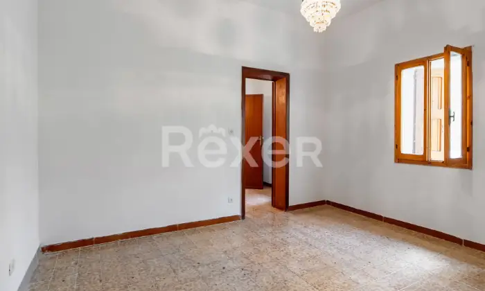Rexer-Valsamoggia-Villetta-disposta-su-livelli-con-giardino-Altro