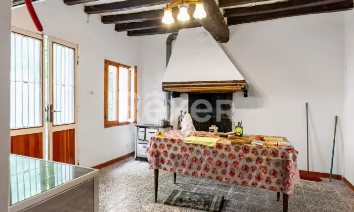 Rexer-Valsamoggia-Villetta-disposta-su-livelli-con-giardino-Altro
