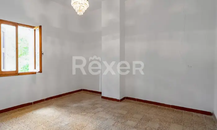 Rexer-Valsamoggia-Villetta-disposta-su-livelli-con-giardino-Altro