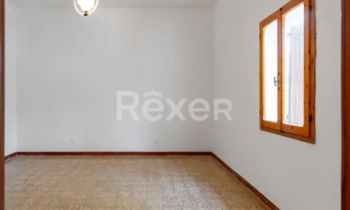 Rexer-Valsamoggia-Villetta-disposta-su-livelli-con-giardino-Altro