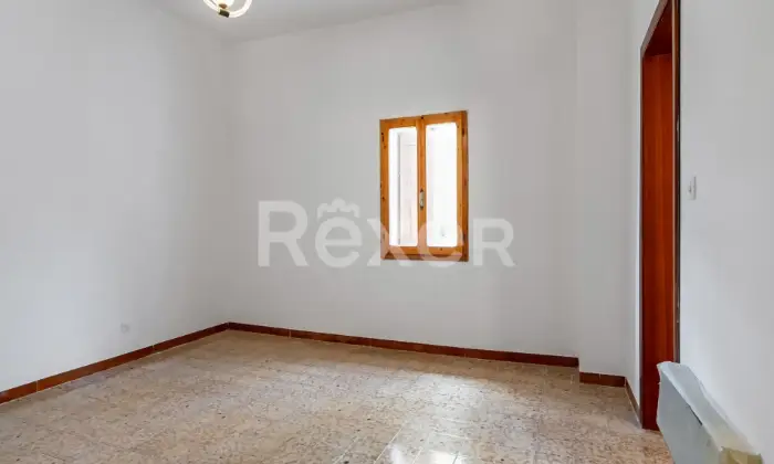 Rexer-Valsamoggia-Villetta-disposta-su-livelli-con-giardino-Altro