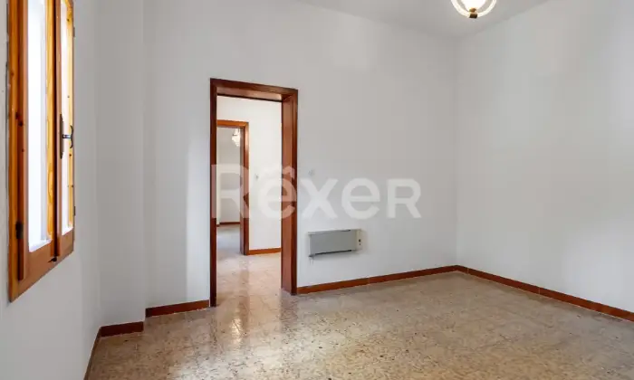 Rexer-Valsamoggia-Villetta-disposta-su-livelli-con-giardino-Altro