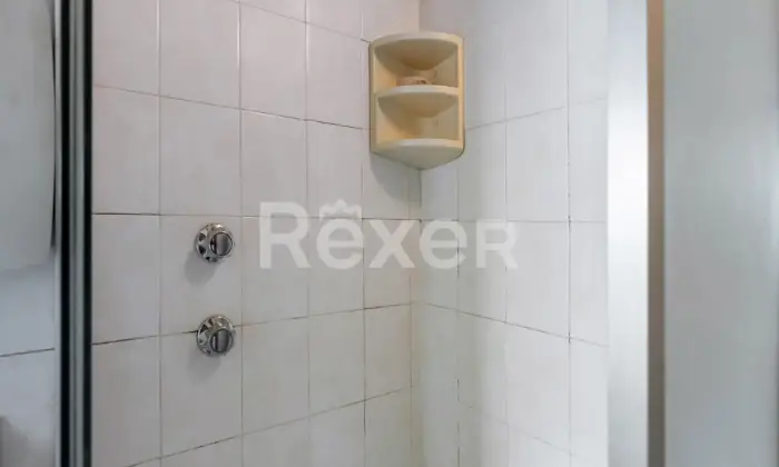 Rexer-Valsamoggia-Villetta-disposta-su-livelli-con-giardino-Altro