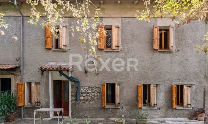 Rexer-Valsamoggia-Villetta-disposta-su-livelli-con-giardino-Altro