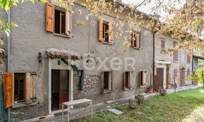 Rexer-Valsamoggia-Villetta-disposta-su-livelli-con-giardino-Altro