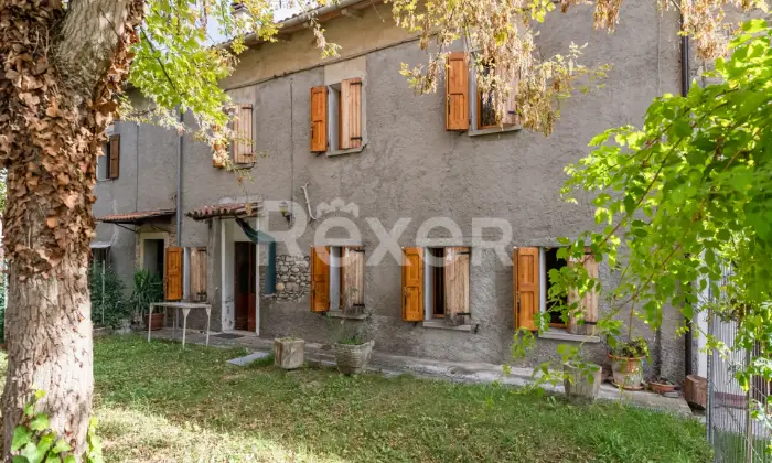 Rexer-Valsamoggia-Villetta-disposta-su-livelli-con-giardino-Altro