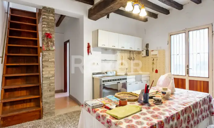 Rexer-Valsamoggia-Villetta-disposta-su-livelli-con-giardino-Altro
