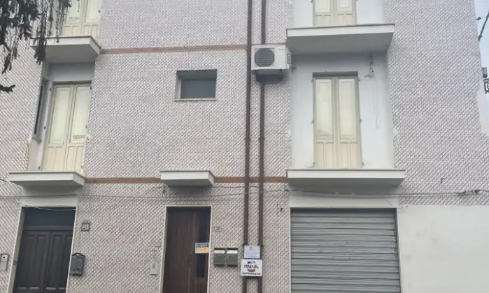 Rexer-Ghilarza-Edificio-composto-appartamenti-ufficio-e-magazzino-centro-storico-Facciata