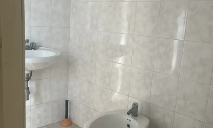 Rexer-Ghilarza-Edificio-composto-appartamenti-ufficio-e-magazzino-centro-storico-Bagno