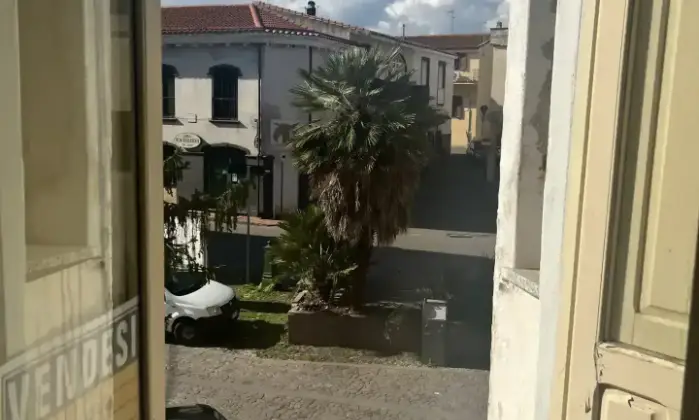 Rexer-Ghilarza-Edificio-composto-appartamenti-ufficio-e-magazzino-centro-storico-Vista