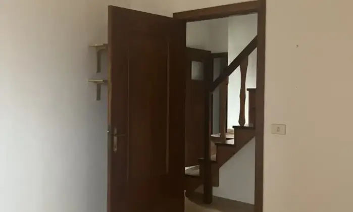 Rexer-Ghilarza-Edificio-composto-appartamenti-ufficio-e-magazzino-centro-storico-Camera-da-letto