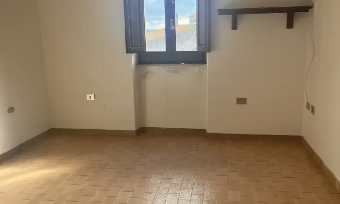 Rexer-Ghilarza-Edificio-composto-appartamenti-ufficio-e-magazzino-centro-storico-Camera-da-letto