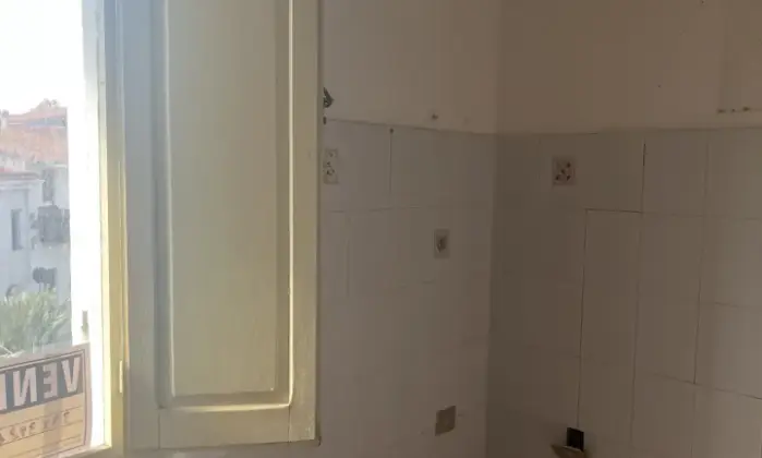 Rexer-Ghilarza-Edificio-composto-appartamenti-ufficio-e-magazzino-centro-storico-Cucina