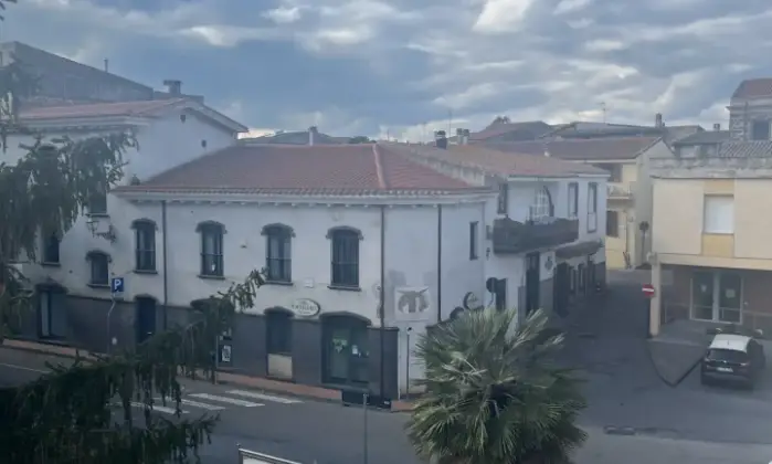 Rexer-Ghilarza-Edificio-composto-appartamenti-ufficio-e-magazzino-centro-storico-Vista