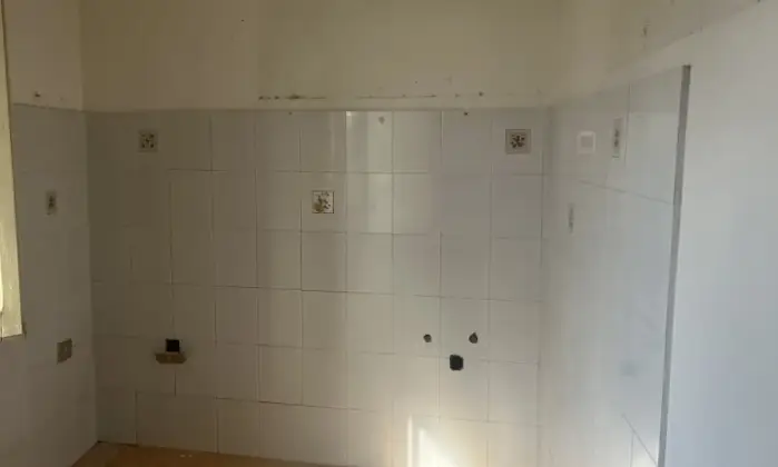 Rexer-Ghilarza-Edificio-composto-appartamenti-ufficio-e-magazzino-centro-storico-Cucina