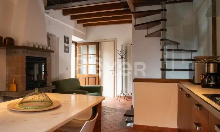 Rexer-Pescaglia-Grazioso-terratetto-a-Pascoso-Altro