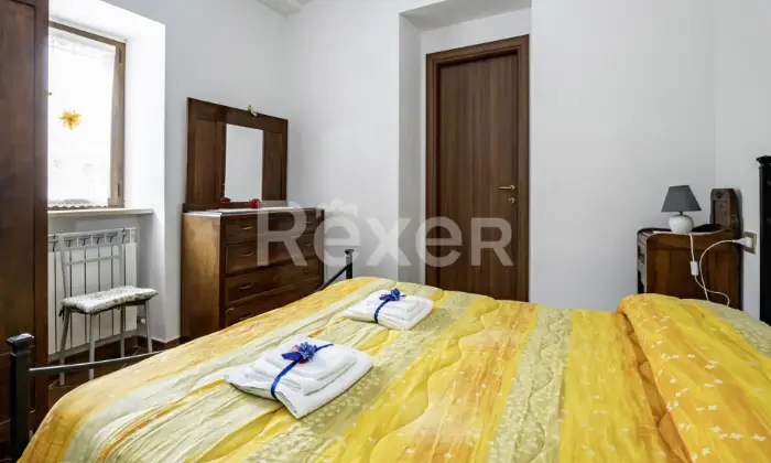 Rexer-Assisi-Casolare-con-Terreno-e-Uliveto-Altro