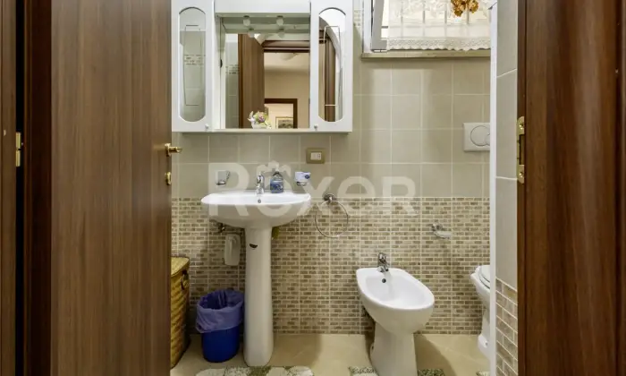 Rexer-Assisi-Casolare-con-Terreno-e-Uliveto-Altro