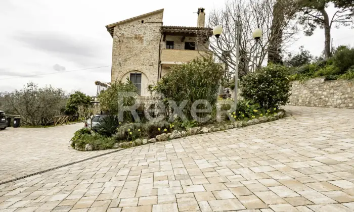 Rexer-Assisi-Casolare-con-Terreno-e-Uliveto-Altro