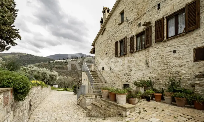 Rexer-Assisi-Casolare-con-Terreno-e-Uliveto-Altro