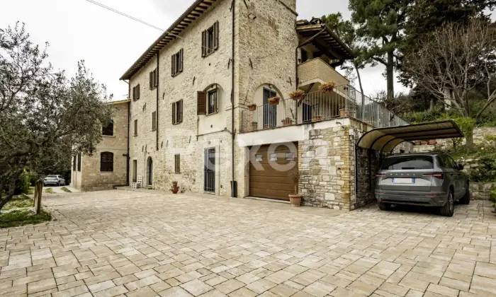 Rexer-Assisi-Casolare-con-Terreno-e-Uliveto-Altro