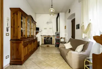 Rexer-Assisi-Casolare-con-Terreno-e-Uliveto-Altro