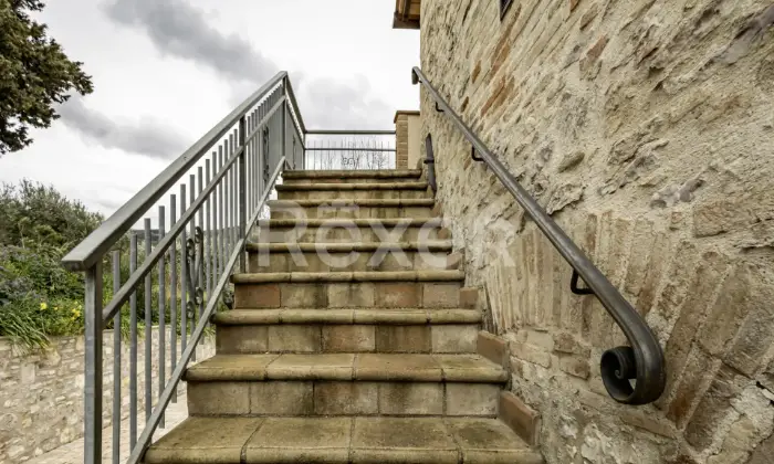 Rexer-Assisi-Casolare-con-Terreno-e-Uliveto-Altro