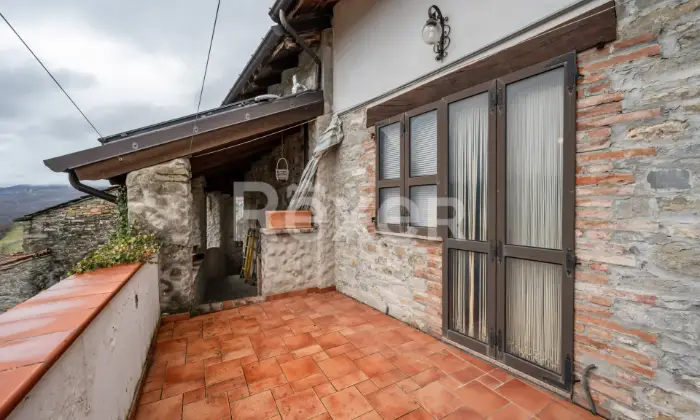 Rexer-FARINI-Villa-Indipendente-su-Tre-Livelli-con-Vista-Panoramica-Altro