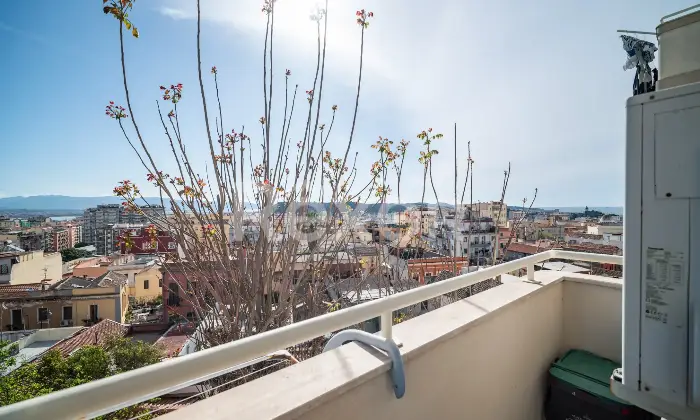 Rexer-Cagliari-Luminoso-trilocale-con-doppi-balconi-in-stabile-ristrutturato-Altro