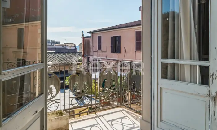 Rexer-Carrara-Appartamento-signorile-in-stabile-depoca-dei-primi-del-Altro