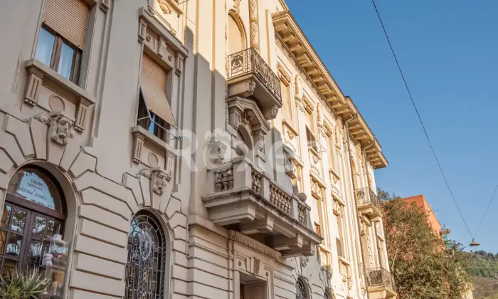 Rexer-Carrara-Appartamento-signorile-in-stabile-depoca-dei-primi-del-Altro
