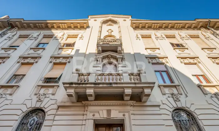 Rexer-Carrara-Appartamento-signorile-in-stabile-depoca-dei-primi-del-Altro