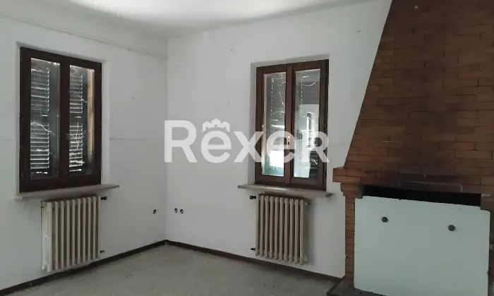 Rexer-Vergineto-Vendesi-casa-di-campagna-a-Terre-Roveresche-Altro