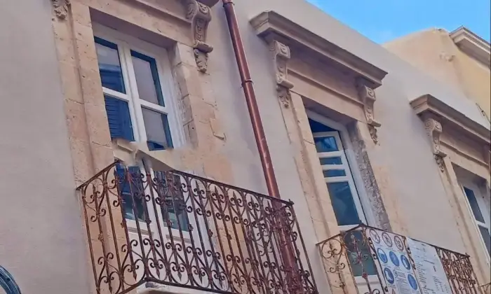 Rexer-Ortigia-Vendesi-Palazzo-Edificio-in-Vendita-Altro