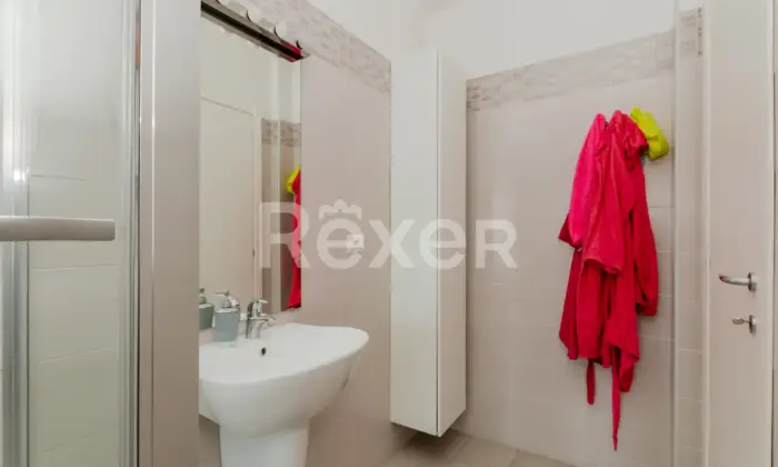 Rexer-Arcore-Arcore-Quadrilocale-piano-alto-con-box-e-cantina-Altro